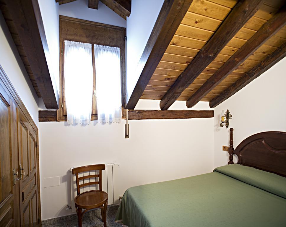 Apartamentos Casa Buisan Broto Zimmer foto