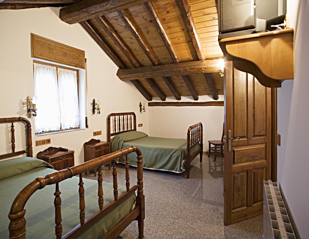 Apartamentos Casa Buisan Broto Zimmer foto