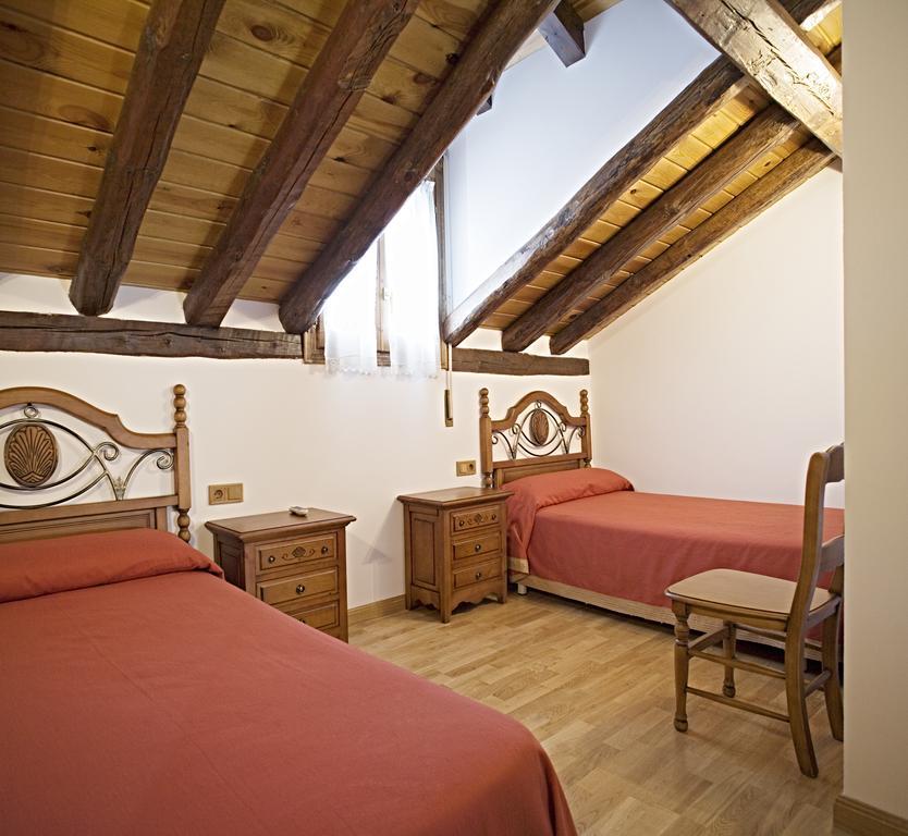 Apartamentos Casa Buisan Broto Zimmer foto